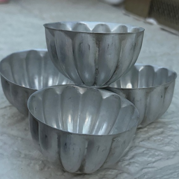 Vintage JELL-O Individual Aluminum Molds - Set of 4 Fluted Dessert Gelatin Cups - Picture 4 of 7